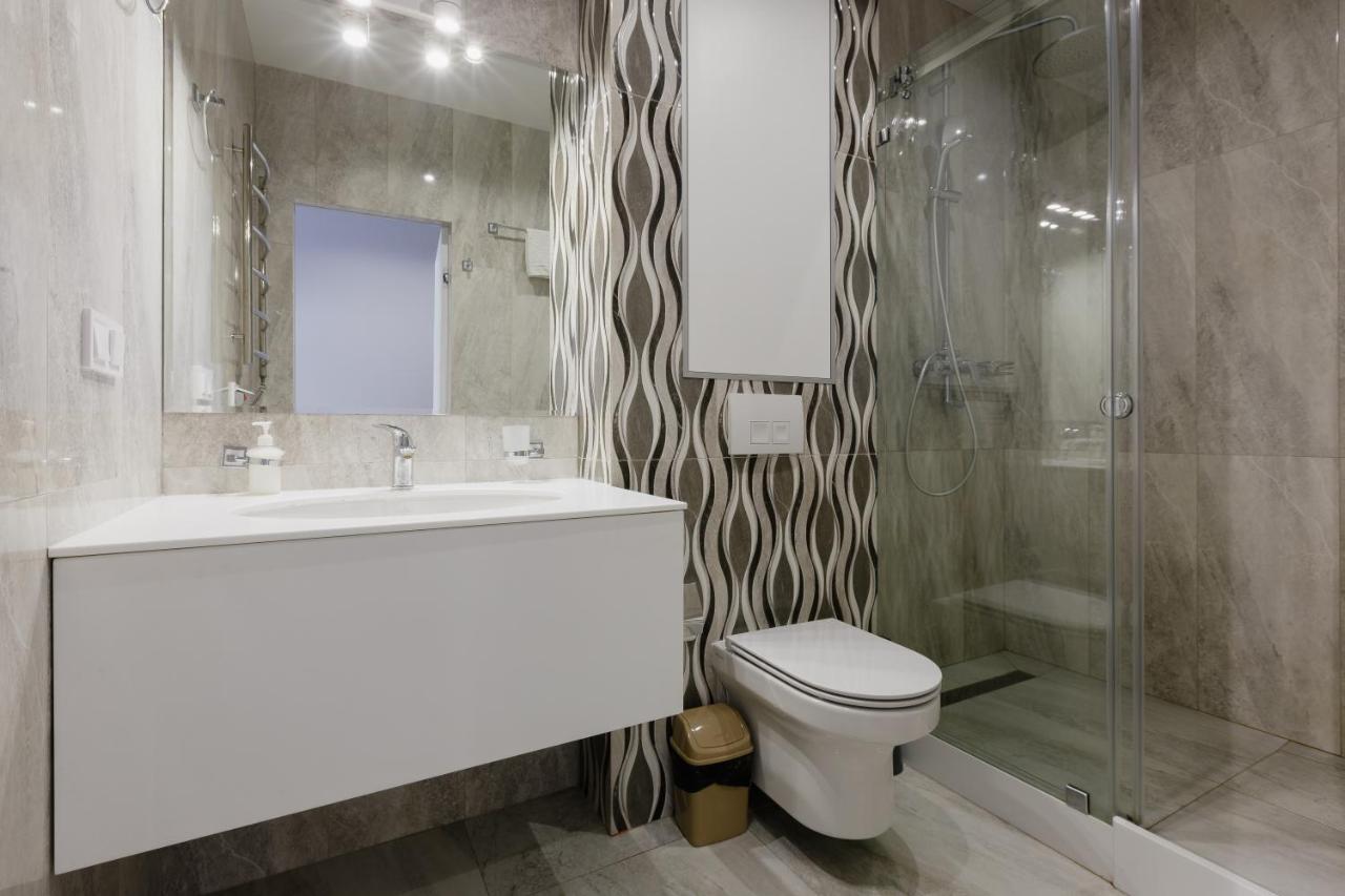 1к в новом доме м. вокзальная Apartament Kijów